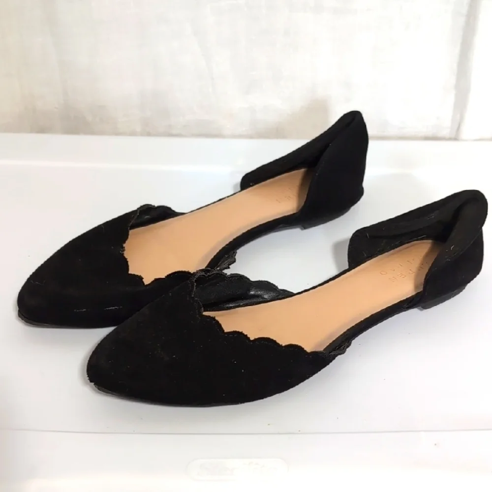 Lauren Conrad Black Faux Suede Scalloped Ballet Flat Size 8